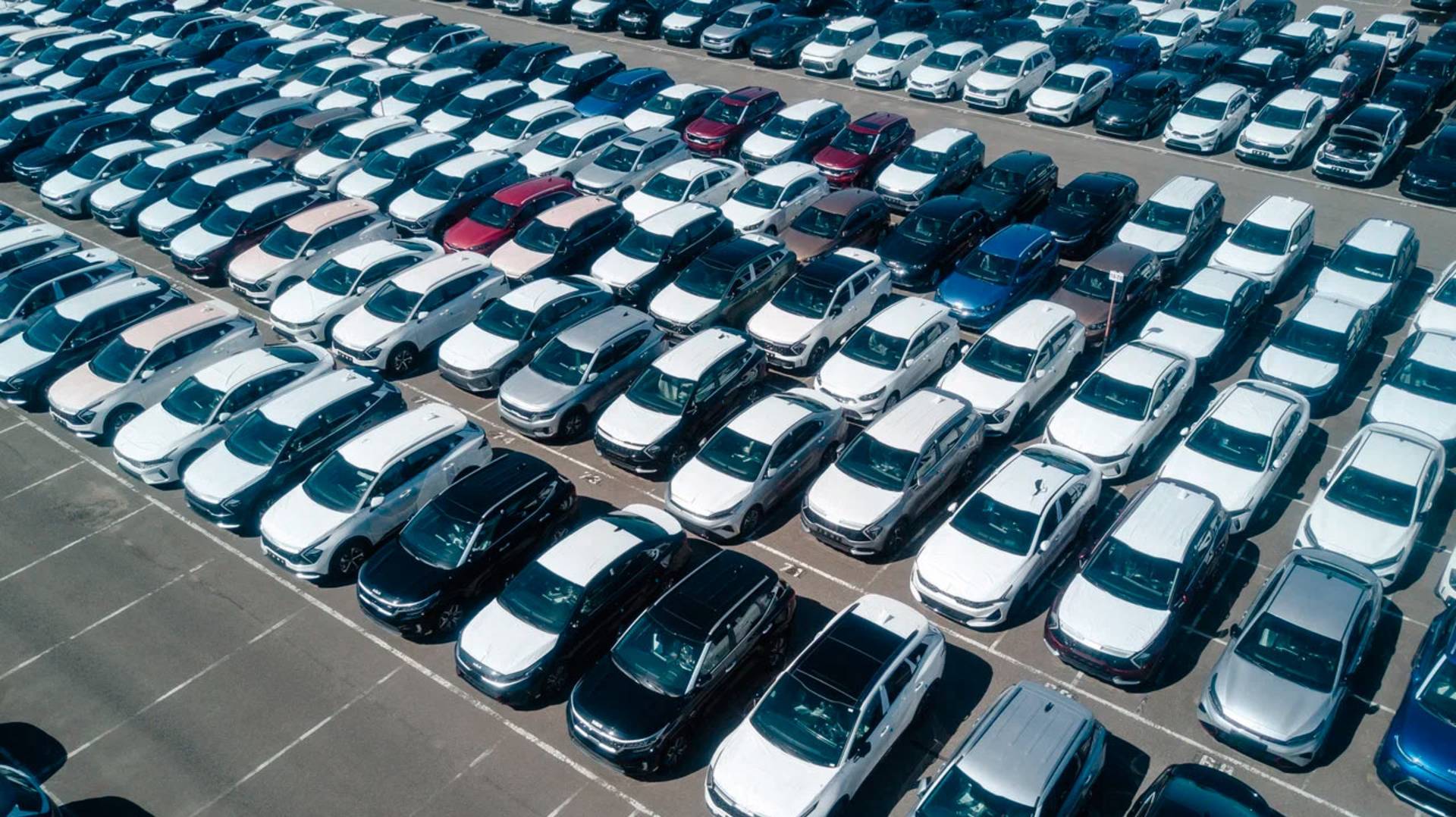 На складах скопилось рекордное количество новых машин смотреть онлайн