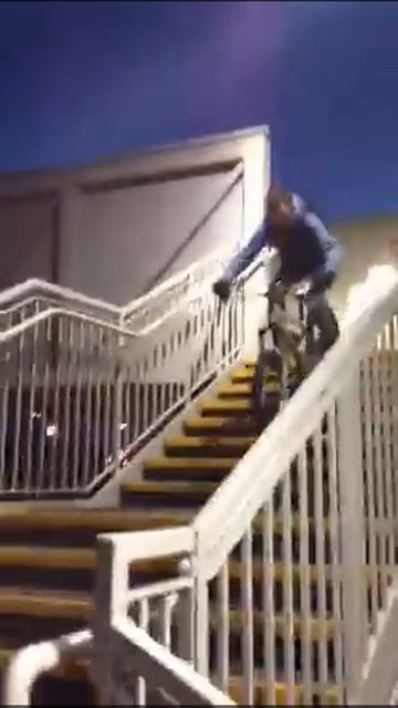 Riding Down Train Station Stairs смотреть онлайн