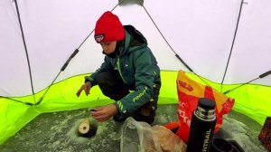 ОПАСНАЯ РЫБАЛКА НА ОЧЕНЬ ТОНКОМ ЛЬДУ.