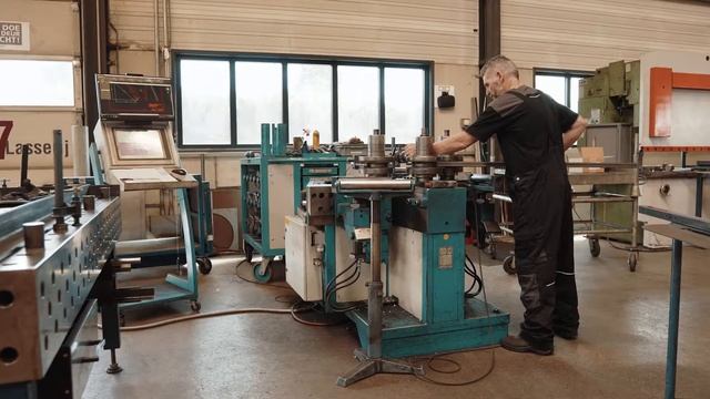 Tractor Tom icw Pallet Dispenser @ Coppens Groep смотреть онлайн