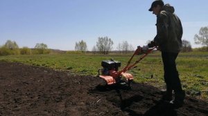 Настройка глНастройка глубины фрезерования почвы. Фрезерую почву мотоблокомубины фрезерования