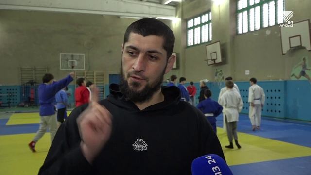 Алан Лепшоков — серебряный призер Первенстве СКФО по самбо смотреть онлайн