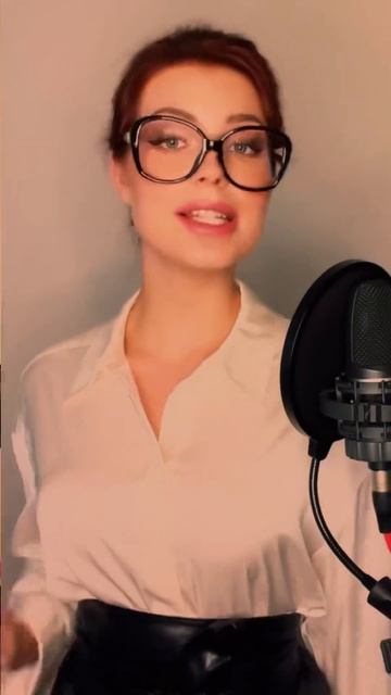 Учительница поздравляет школьников с 1 сентября#1сентября #деньзнаний #music #singer смотреть онлайн