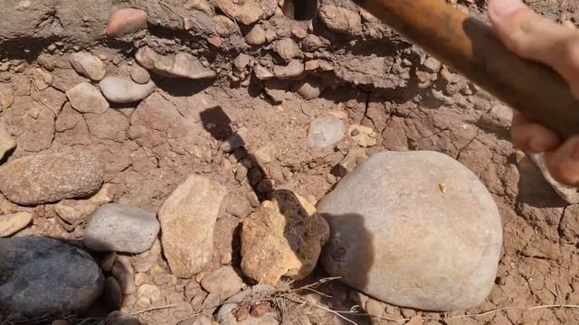 QUEBRANDO AS PEDRAS Identifique a valiosa Ágata pedras feias por fora!!! смотреть онлайн