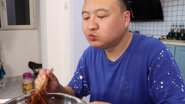 阿强秘制烤羊腿，皮酥肉嫩，蘸上辣椒酱，过瘾！【cram阿强】