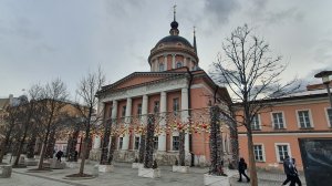 Храм святого апостола Иоанна Богослова под Вязом построен в 1825–1837, первое упоминание в 1493 году