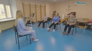 Зарядка для людей «серебряного возраста». Упражнения с мячом для укрепления коленей и голеностопа