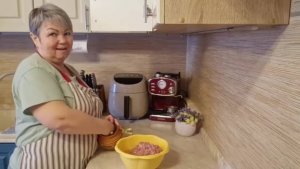 НАЗРЕВАЕТ ВКУСНЫЙ ОБЕД. ПОВТОРЯЮ КУРИНЫЙ РУЛЕТ, А ЛЁШИК ЗВОНИТ ГАЗОВИКАМ.