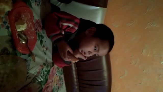 Уйыктап тамак жеу