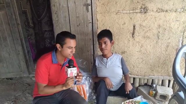 le llevamos apoyo a hector, el joven que se Arrastra...Mira su reaccion!!! смотреть онлайн