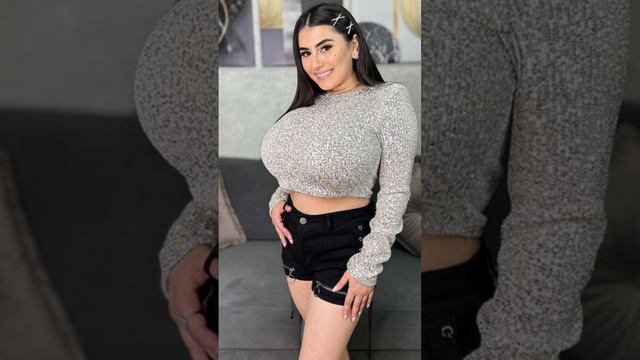 Minasian Roza ✅ Plus Size Curvy Model | Fashion Model & Instagram Star | Bio & Info