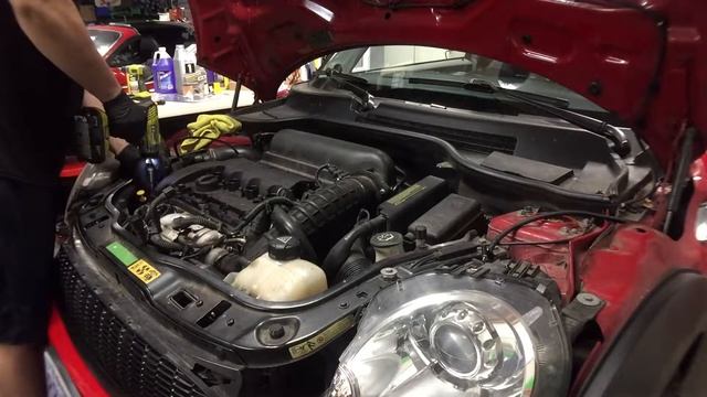 Mini Cooper S Gets Some Needed Love! смотреть онлайн