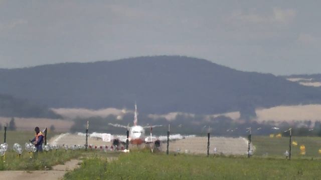 Smart Wings - landing Brno Airport LKTB смотреть онлайн