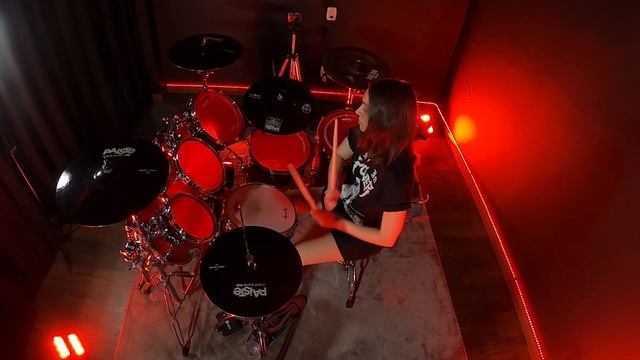 CRYPTA - One Take Drums Playthrough 'Blood Stained Heritage' - By Luana Dametto смотреть онлайн