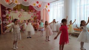 Танец "Праздник бабушек и мам"