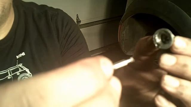 Mini Cooper S 06 - Replacing Rotor drive bolt stuck смотреть онлайн