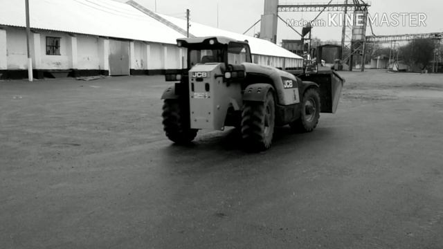 Рабочие будни JCB 527-58 смотреть онлайн