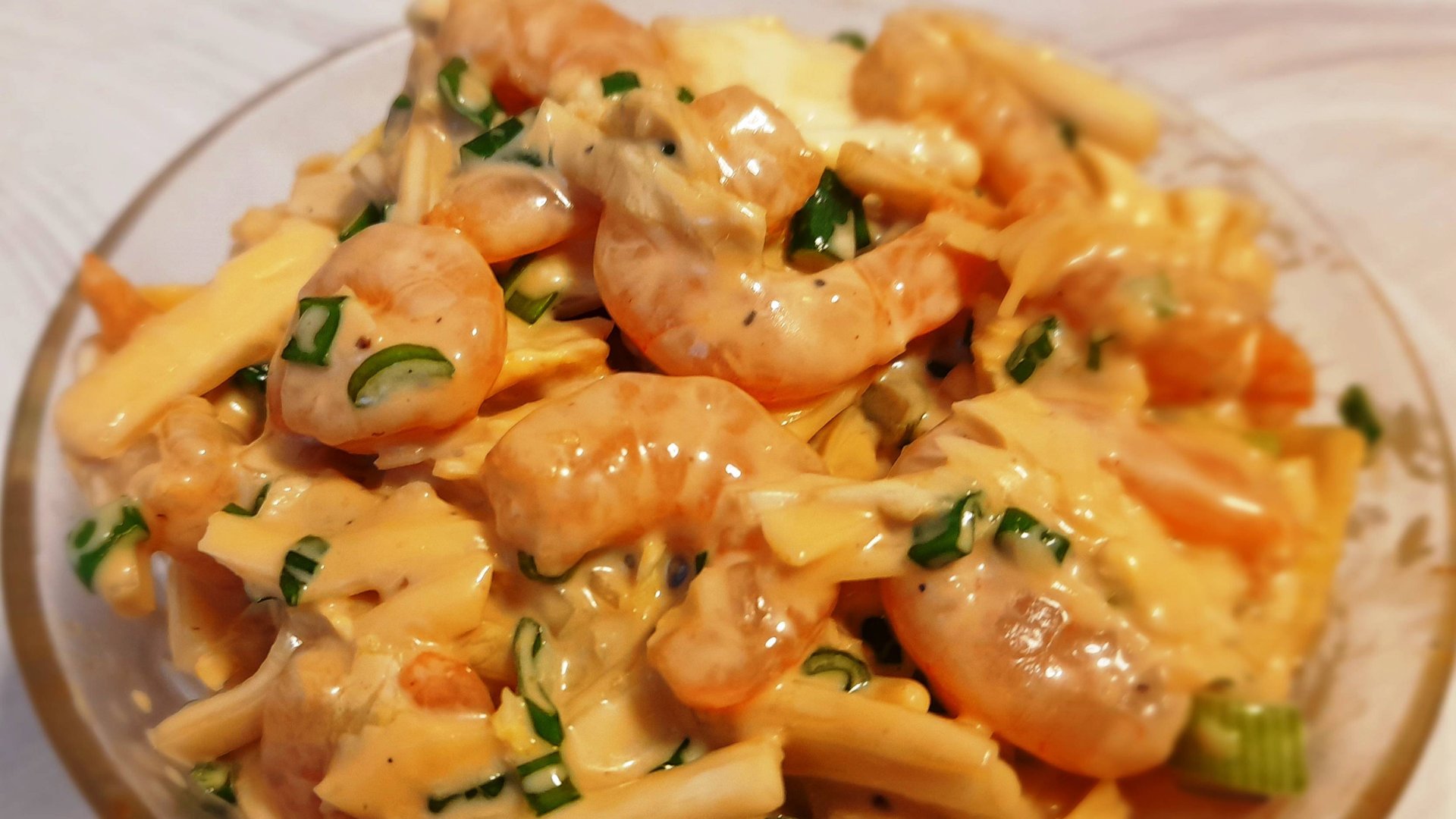 Салат из пекинской капусты с креветками смотреть онлайн