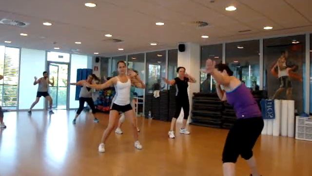 VICTORIA ZUMBA ZARAGOZA - Menea la pera смотреть онлайн