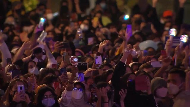 STRAY KIDS FULL PERFORMANCE IN EXPO DUBAI 2020 160122 - GOD'S MENU, BACK DOOR, MIROH, THUNDEROUS смотреть онлайн
