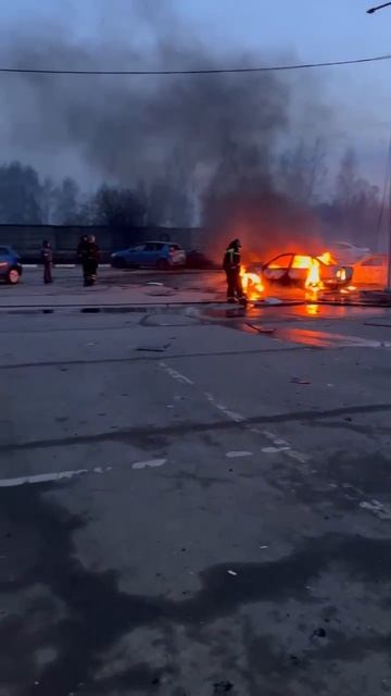 Стоянка Мираторга в Домодедово после атаки украинских дронов 11 марта 2025. Один человек погиб. смотреть онлайн