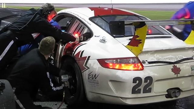 Rolex 24Hr Porsche 911 pit stop смотреть онлайн