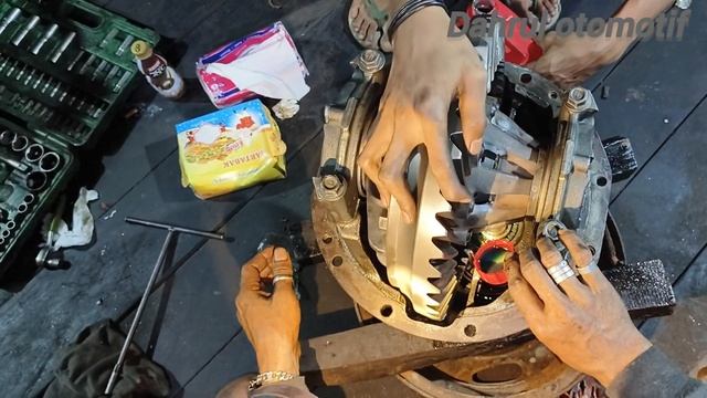 Perakitan gardan dyna 130ht‼️#diffrential #toyotadyna #gearbox смотреть онлайн