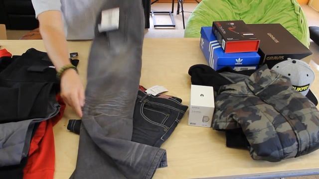 Massive $1500 Karmaloop Haul - Behind the Box смотреть онлайн