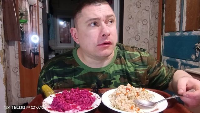 мукбанг/обжор/перловка тушёная с курицей,свекольный салат/ смотреть онлайн