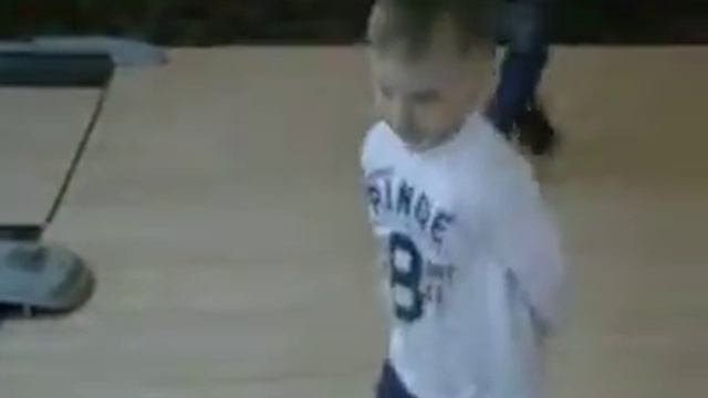 3 годика - первый раз в боулинге смотреть онлайн