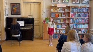 «Огонёк» муз. неизв. автора, сл. М.Исаковского; исп. Занозина Анна, 10 лет.