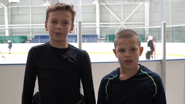 Юные хоккеисты Сахалина приветствуют команду МХЛ "Сахалинские Акулы". смотреть онлайн