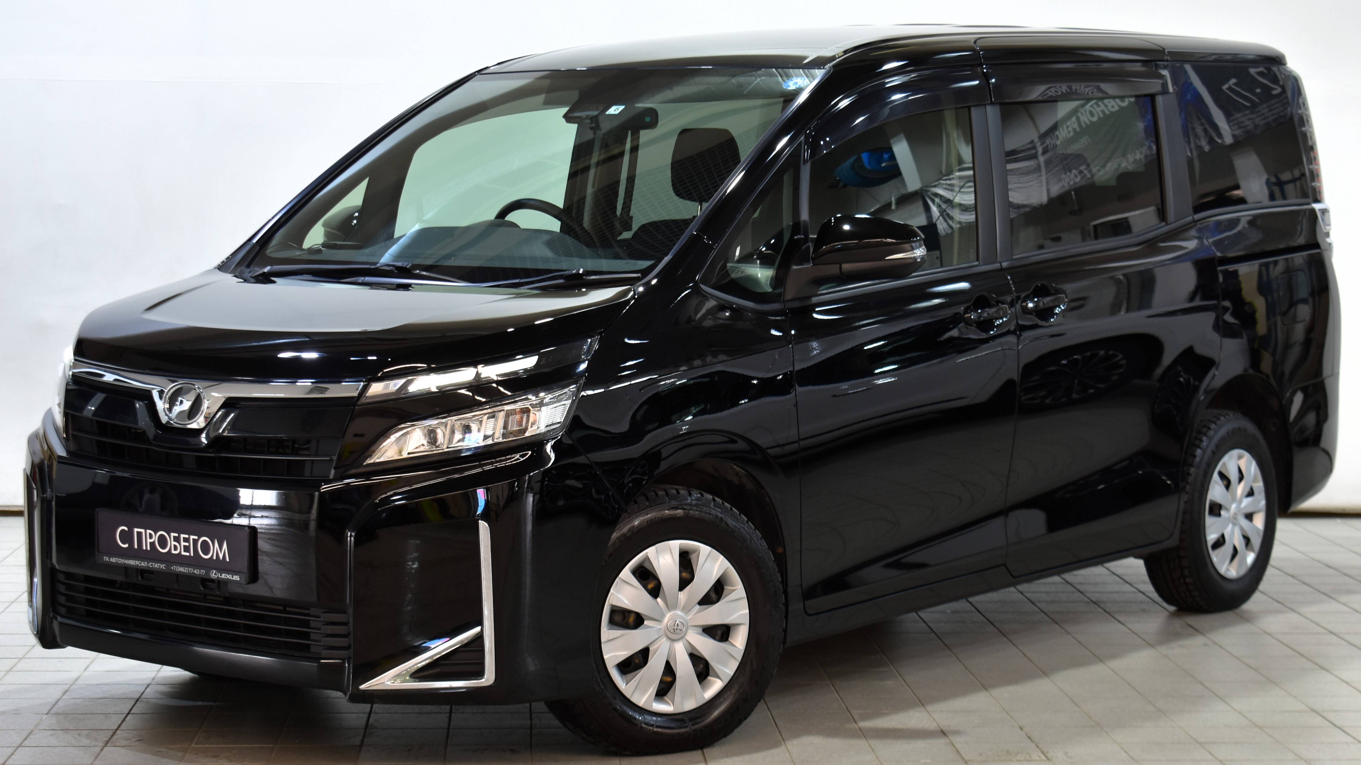 Toyota Voxy '2018 Рестайлинг смотреть онлайн