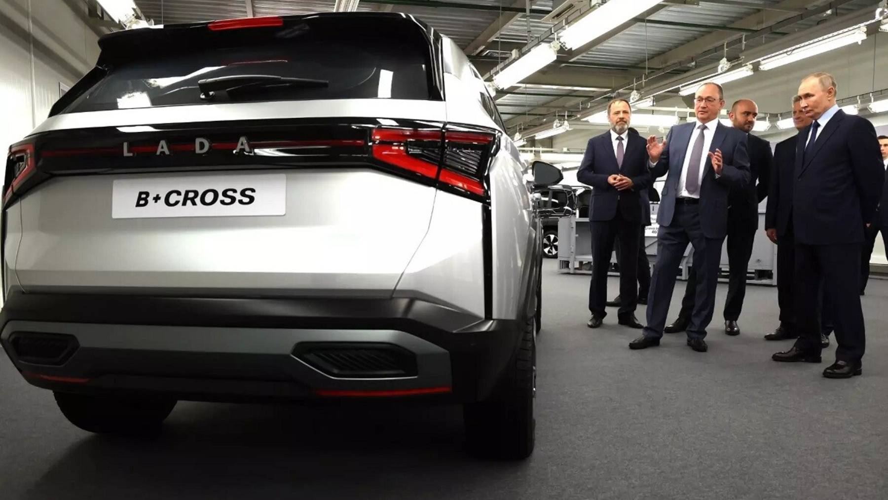 Показали первый кроссовер АвтоВАЗа смотреть онлайн