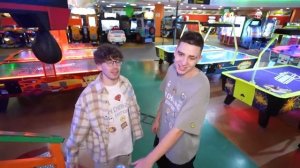 Кто Выиграет Больше БИЛЕТИКОВ в ИГРОВОМ ЦЕНТРЕ Челлендж !