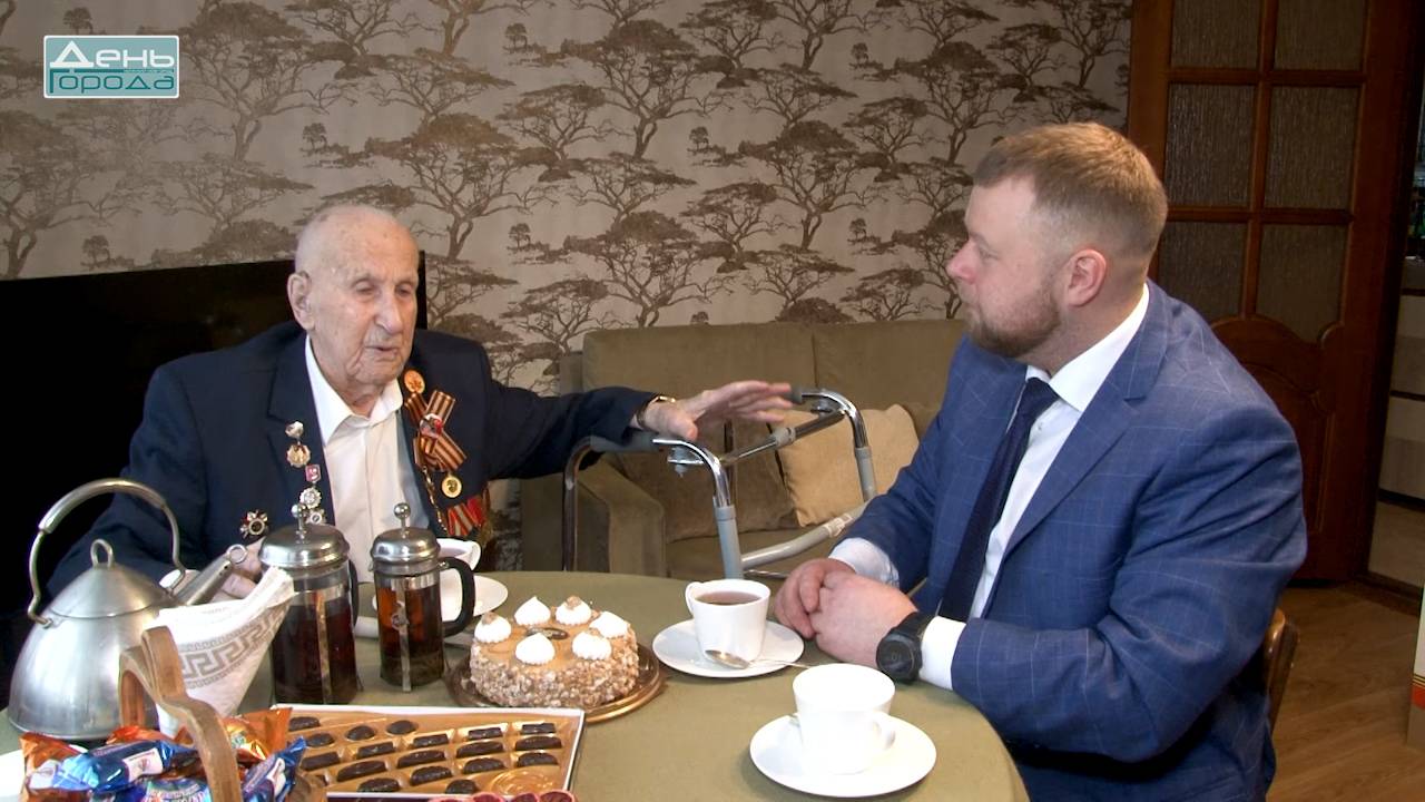 Участника ВОВ И.Ясиновского поздравил глава Канавинского района Артём Иванов смотреть онлайн