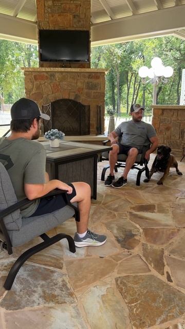 Aybo alerting to a passive man in a chair #workingk9 смотреть онлайн