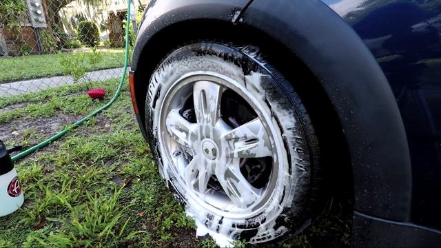 IK 1.5 Foam Sprayer with Adam's Wheel Cleaner смотреть онлайн