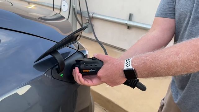 Easy TRICK to pull out your stuck Tesla J1772 Adapter смотреть онлайн