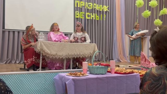 Три девицы под окном... смотреть онлайн