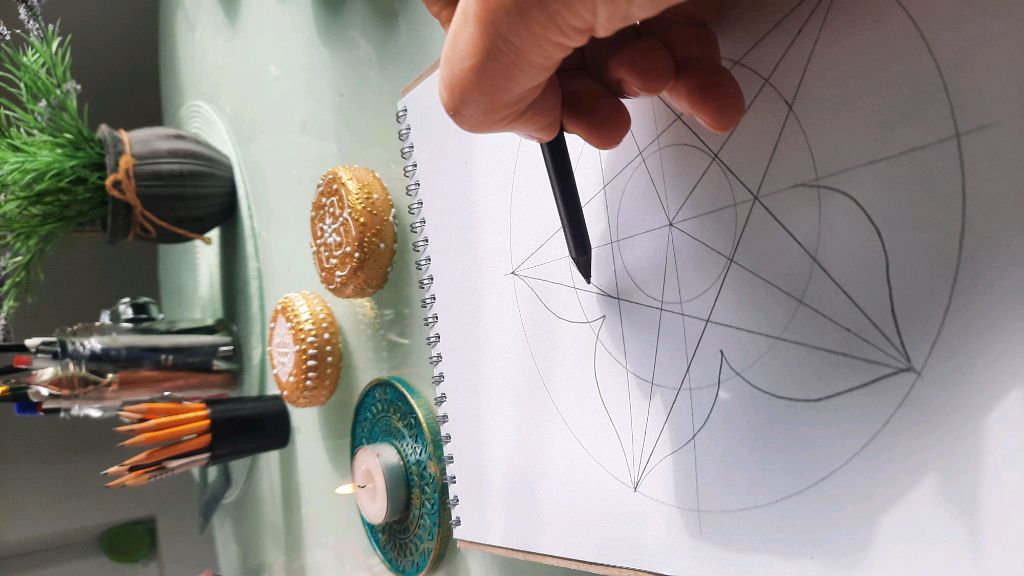 Создание Мандалы на бумаге. Урок 1 смотреть онлайн