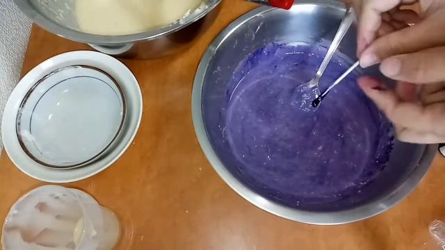 Pinoy Coconut Macaroons (vanilla & Ube Flavor)