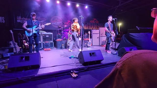 "Basketcase" by Green Day and "All The Small Things" by Blink182 Covered by The Fulcos family band смотреть онлайн