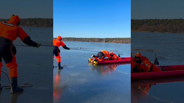 Прошли учения по спасению из полыньи смотреть онлайн