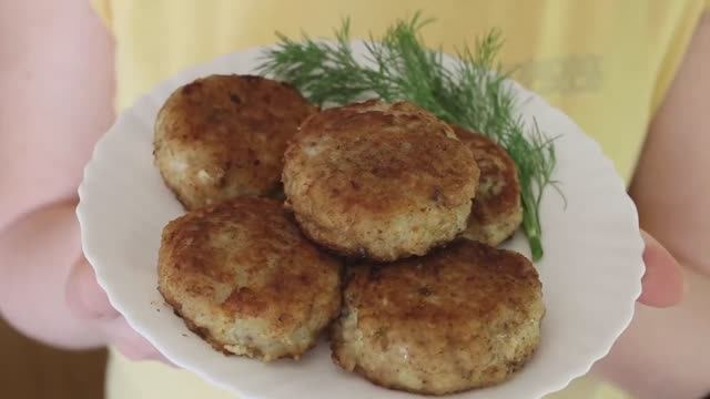 🐟Биточки рыбные из минтая. Сочные и нежные, тают во рту. смотреть онлайн
