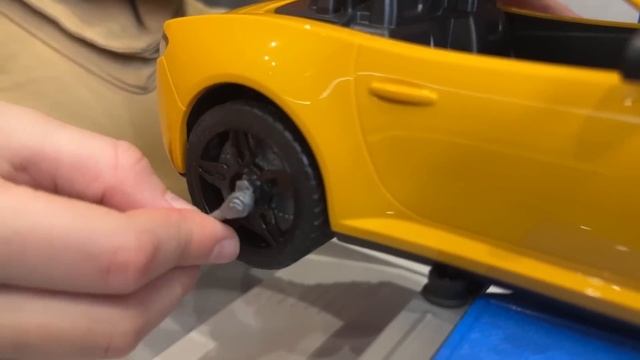 Марк выбирает автомобили в соответствии со своим настроением смотреть онлайн