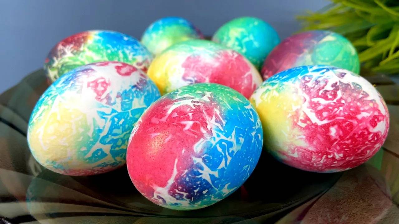 Космические яйца на ПАСХУ за ДЕСЯТЬ минут! Без луковой ШЕЛУХИ, просто и быстро! смотреть онлайн