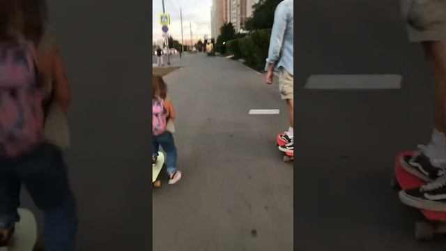 Удивительная Ви ! Маленький скейтбордист смотреть онлайн