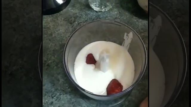 Коктейль с клубникой 🍓 смотреть онлайн