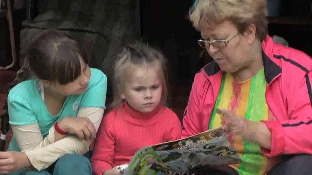 бабушка читает книжку смотреть онлайн